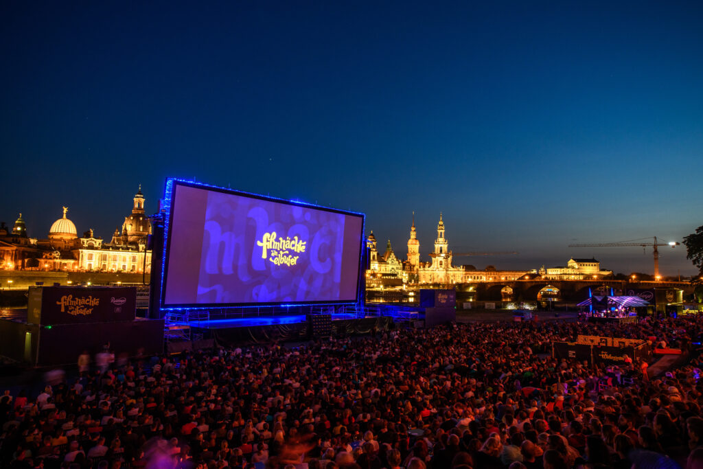 Filmnächte Dresden am Elbufer mit Blick auf das Terrassenufer