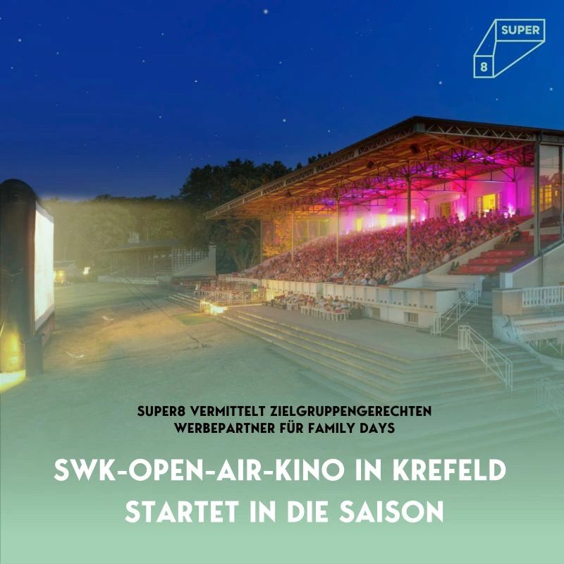 SWK Open-Air Kino Krefelder Rennbahn Nachtaufnahme von der Seite
